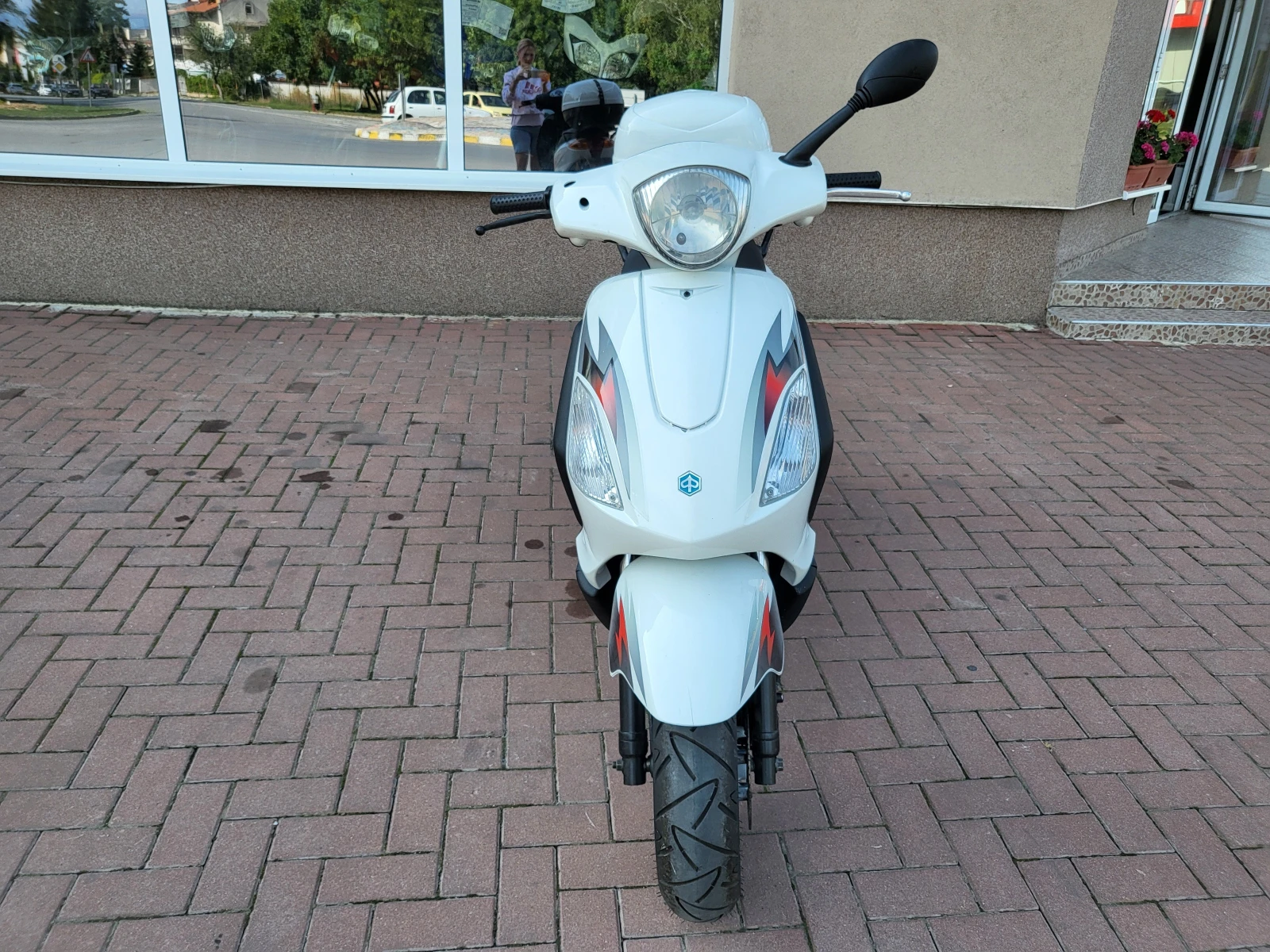 Piaggio Fly 100cc, 4т, 6к.с., нови гуми! - изображение 2