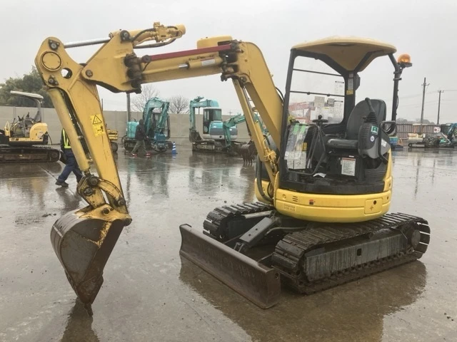 Багер Komatsu 3 ТОНА / ПЕРФЕКТЕН / ОЧАКВАН ВНОС 