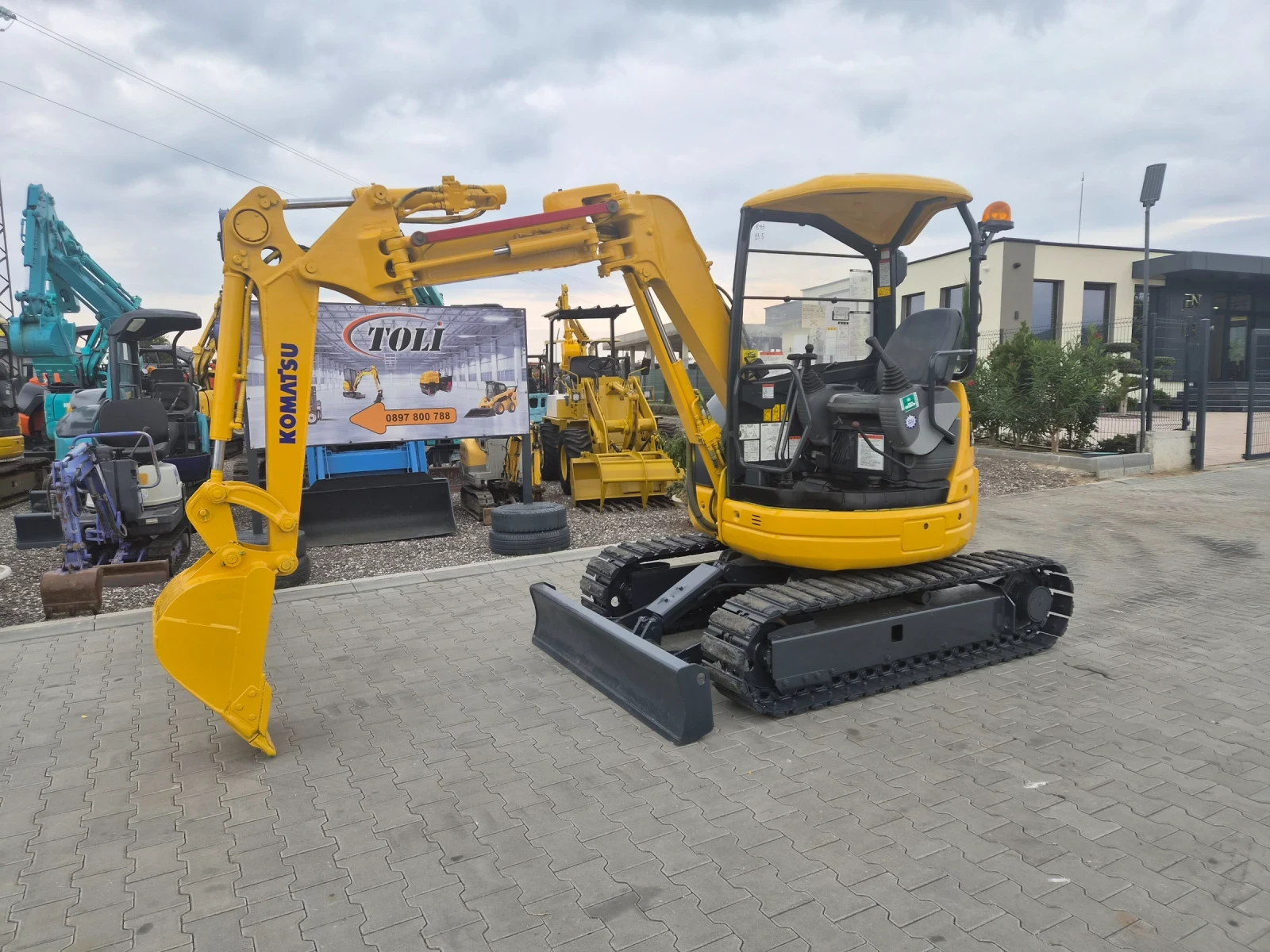 Багер Komatsu 3 ТОНА / ПЕРФЕКТЕН / НАЛИЧЕН !!! 