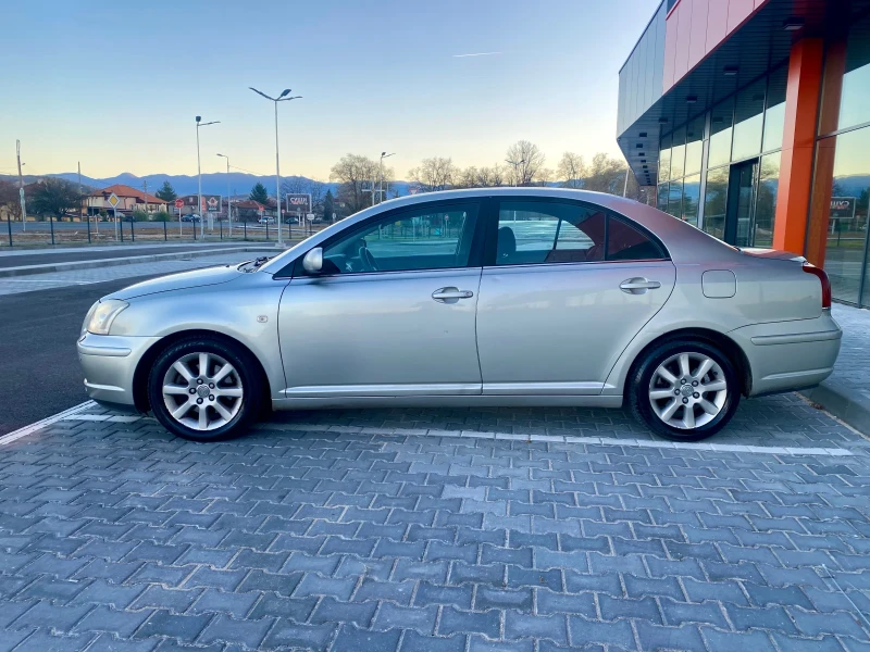 Toyota Avensis 2.2 D4D , снимка 9 - Автомобили и джипове - 48116312