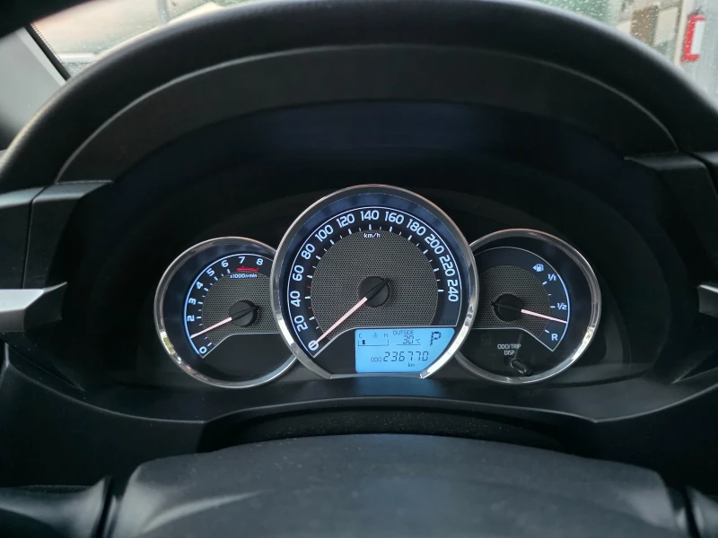 Toyota Corolla 1.6 VVTI Автоматик Навигация, снимка 17 - Автомобили и джипове - 51610268