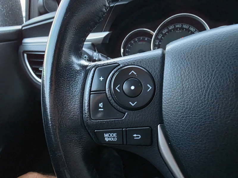 Toyota Corolla 1.6 VVTI Автоматик Навигация, снимка 15 - Автомобили и джипове - 51610268