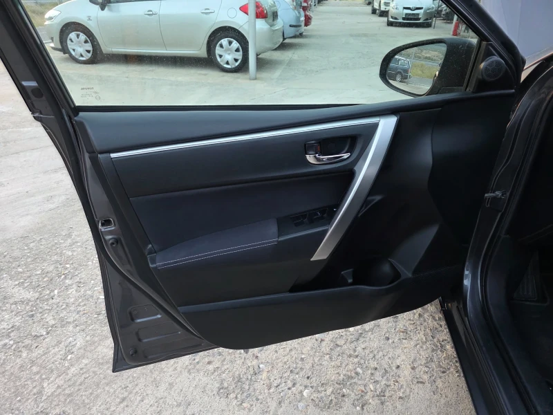 Toyota Corolla 1.6 VVTI Автоматик Навигация, снимка 5 - Автомобили и джипове - 51610268