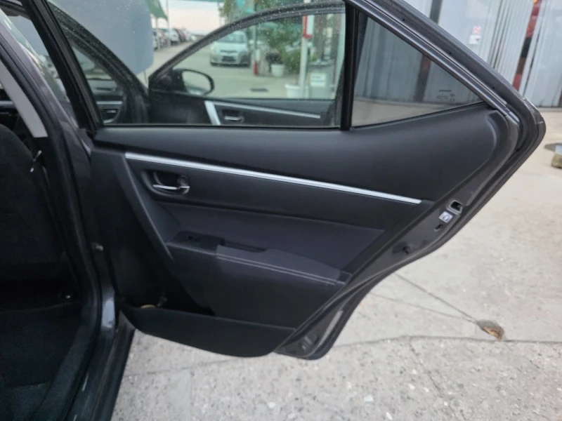 Toyota Corolla 1.6 VVTI Автоматик Навигация, снимка 9 - Автомобили и джипове - 51610268