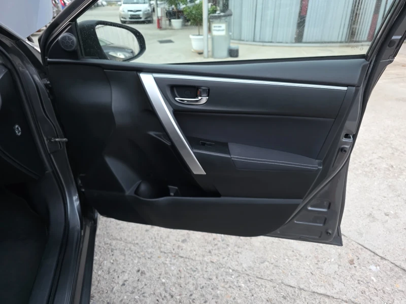 Toyota Corolla 1.6 VVTI Автоматик Навигация, снимка 7 - Автомобили и джипове - 51610268