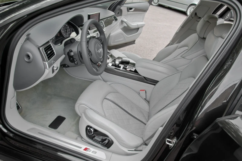Audi S8 800+ кс Stage 3, снимка 9 - Автомобили и джипове - 51987461