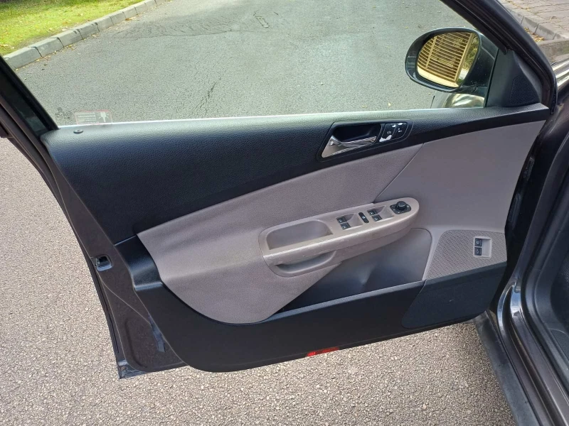 VW Passat 2.0 FSI Comfortline, снимка 15 - Автомобили и джипове - 52657339