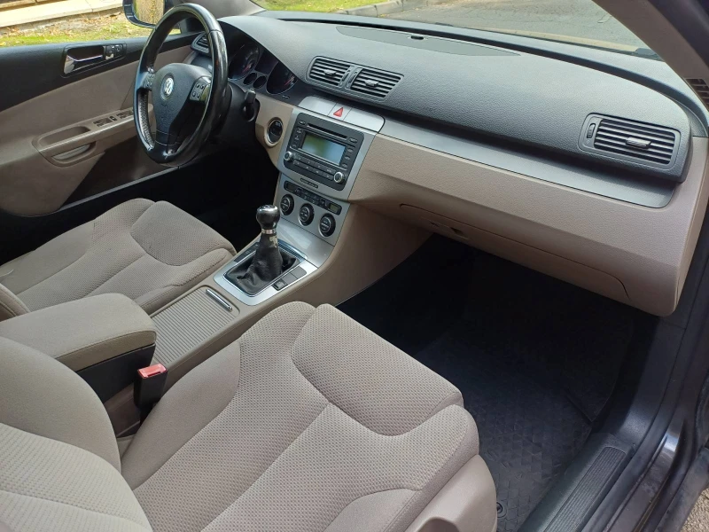 VW Passat 2.0 FSI Comfortline, снимка 13 - Автомобили и джипове - 52657339