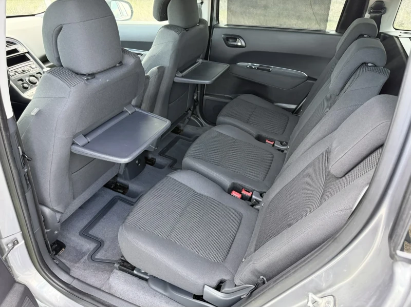 Peugeot 5008 1.6 HDI / FACELIFT / LED / 6+ 1 / NAVI / PARKTRONI, снимка 13 - Автомобили и джипове - 52957289