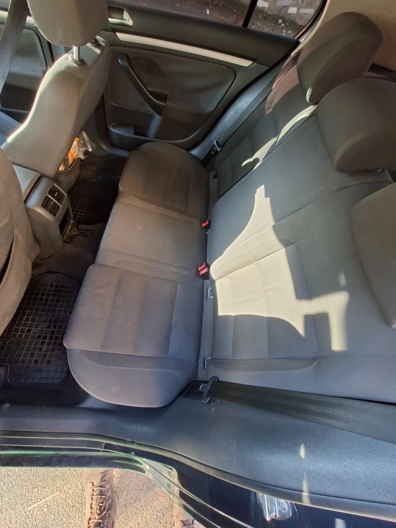 VW Golf 1.6 FSI, снимка 8 - Автомобили и джипове - 53100109
