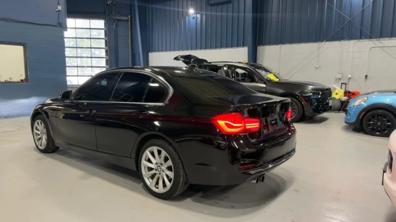 BMW 330 xDrive * АвтоКреди* (ЦЕНА ДО БГ)* , снимка 3 - Автомобили и джипове - 53206044