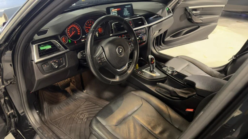 BMW 330 xDrive * АвтоКреди* (ЦЕНА ДО БГ)* , снимка 7 - Автомобили и джипове - 53206044