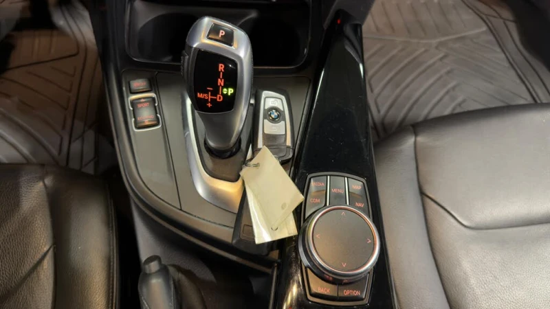 BMW 330 xDrive * АвтоКреди* (ЦЕНА ДО БГ)* , снимка 9 - Автомобили и джипове - 53206044