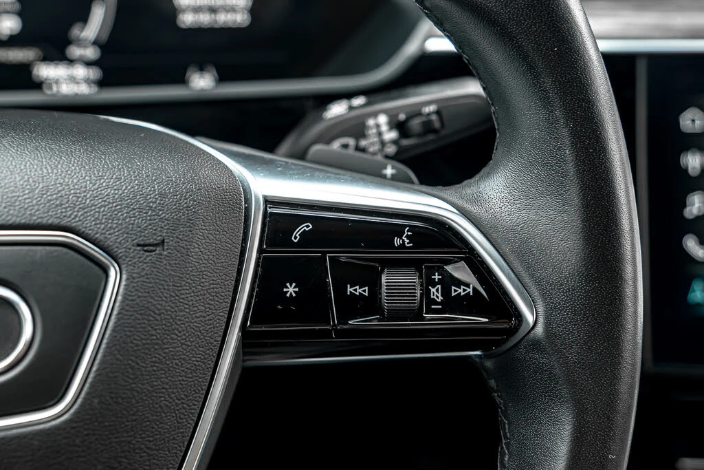 Audi E-Tron *  *    *   *  | Mobile.bg   12