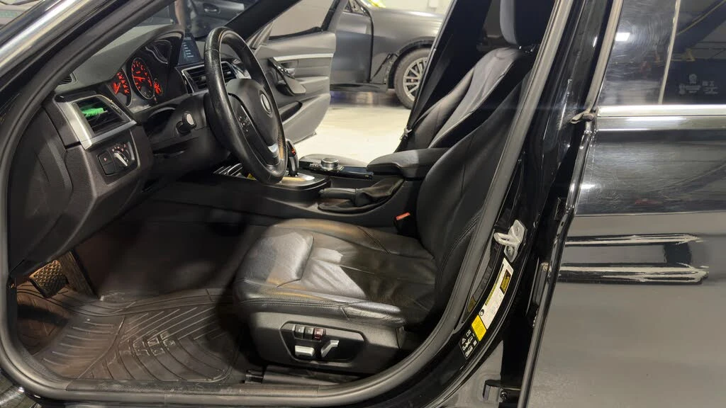 BMW 330 xDrive * АвтоКреди* (ЦЕНА ДО БГ)*  - изображение 6