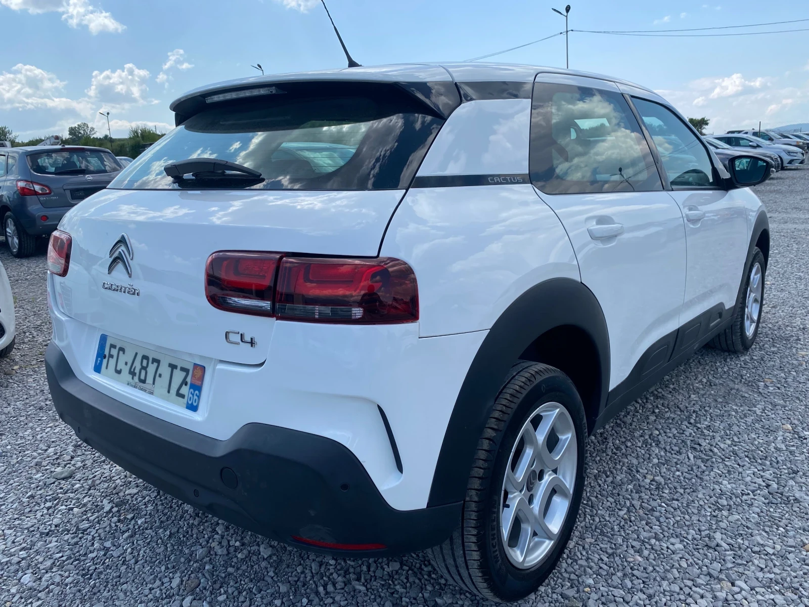 Citroen C4 Cactus 2019 1.2iTURBO 73000km* AUTO* NAVI CARPLAY - изображение 3