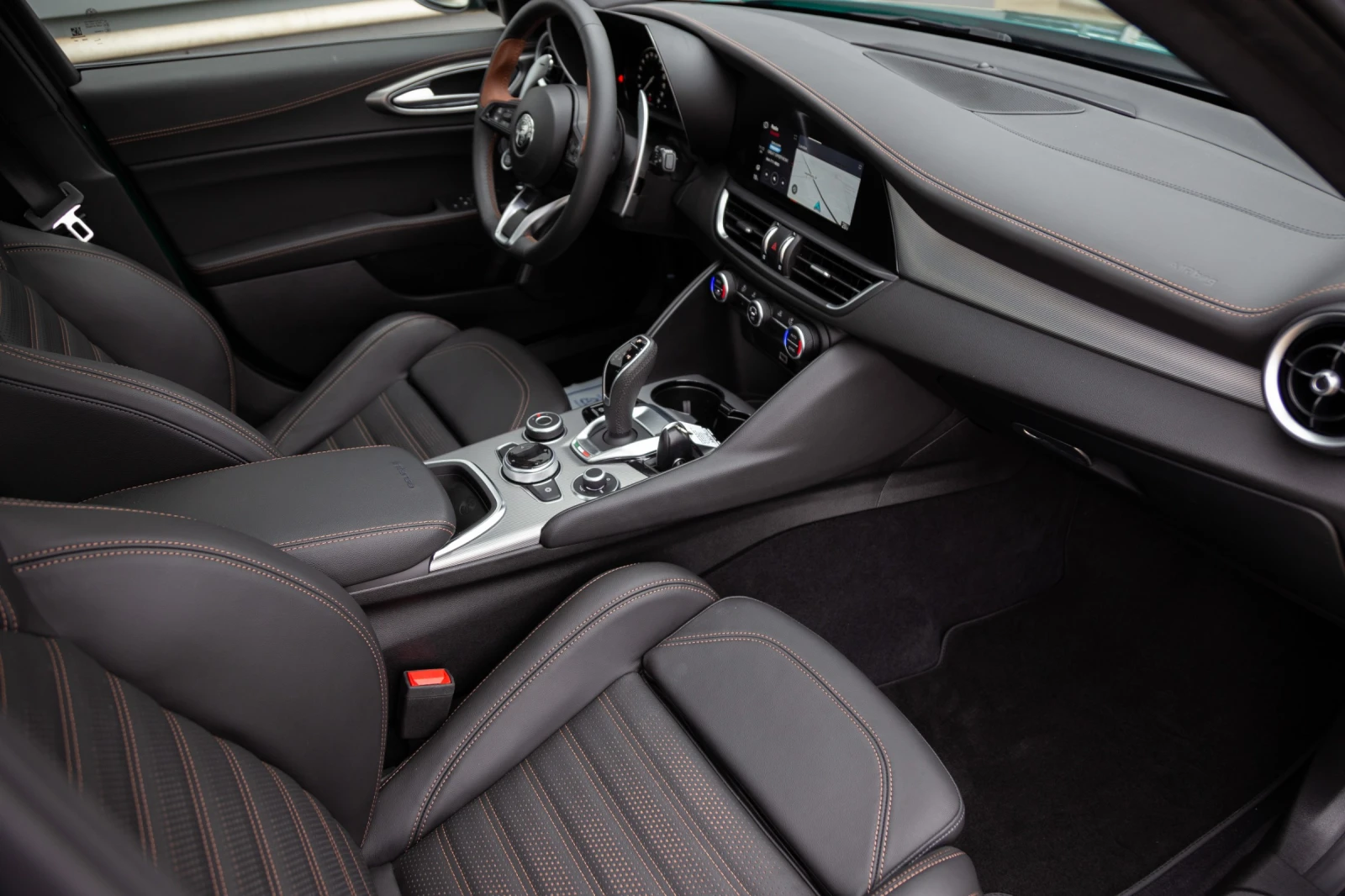 Alfa Romeo Giulia Intensa AWD АвтоКредит (ЦЕНА ДО БГ), снимка 8 - Автомобили и джипове - 53989742