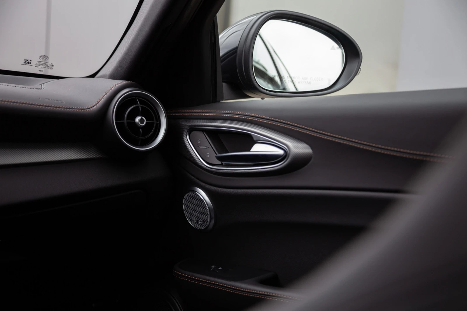 Alfa Romeo Giulia Intensa AWD АвтоКредит (ЦЕНА ДО БГ), снимка 14 - Автомобили и джипове - 53989742