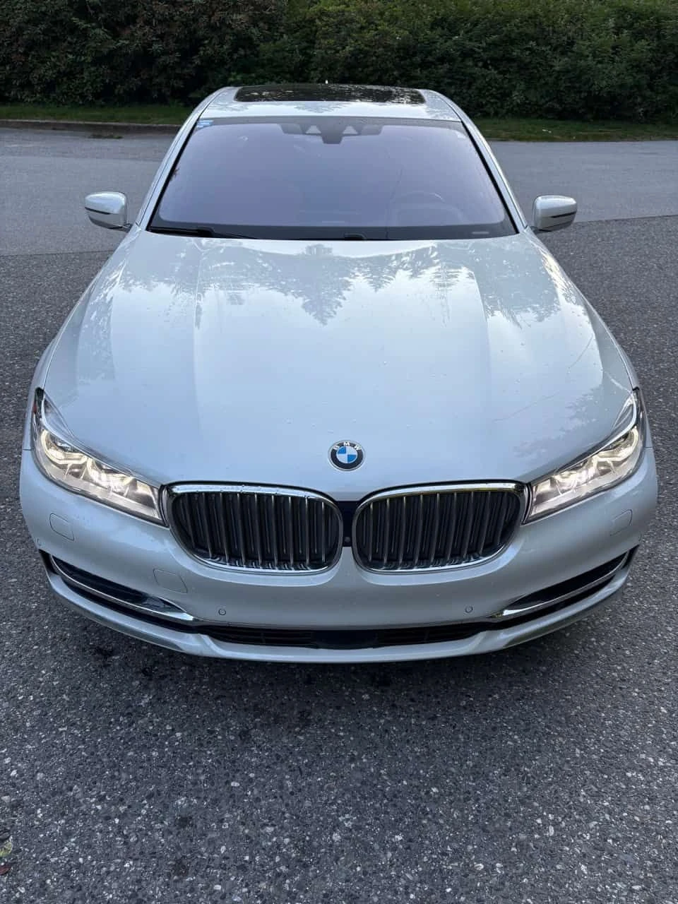 BMW 750 LONG * BOWERS&WILKINS* МАСАЖИ* ДИСТРОНИК* ОБДУХВАН, снимка 2 - Автомобили и джипове - 54429614