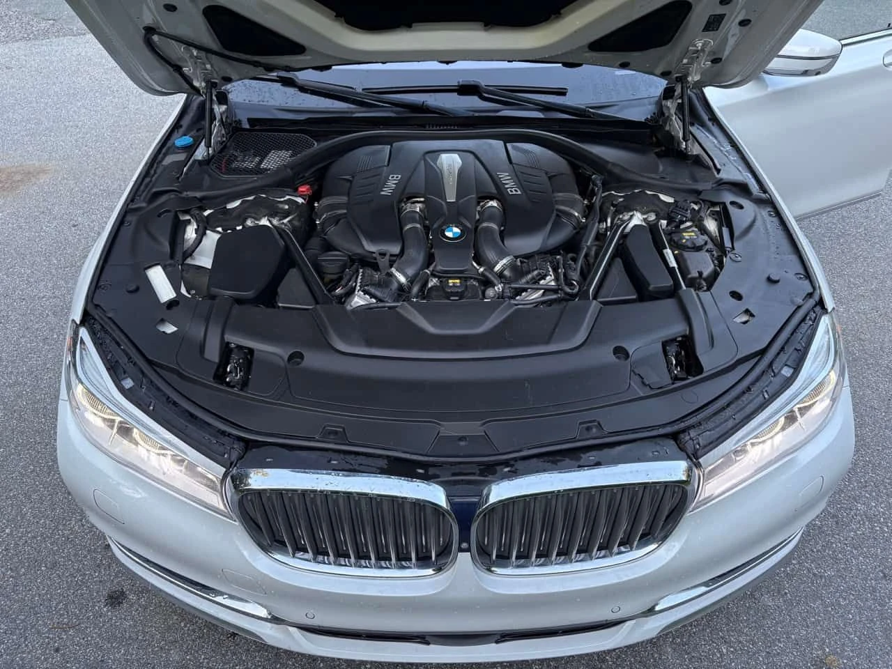 BMW 750 LONG * BOWERS&WILKINS* МАСАЖИ* ДИСТРОНИК* ОБДУХВАН, снимка 16 - Автомобили и джипове - 54429614