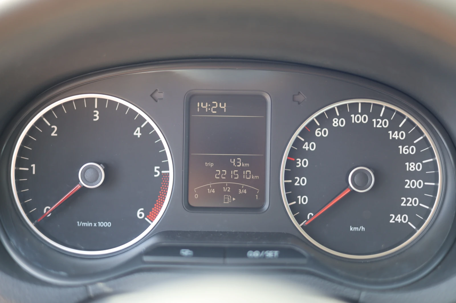 VW Polo 1.2 Бензин, снимка 12 - Автомобили и джипове - 54476098