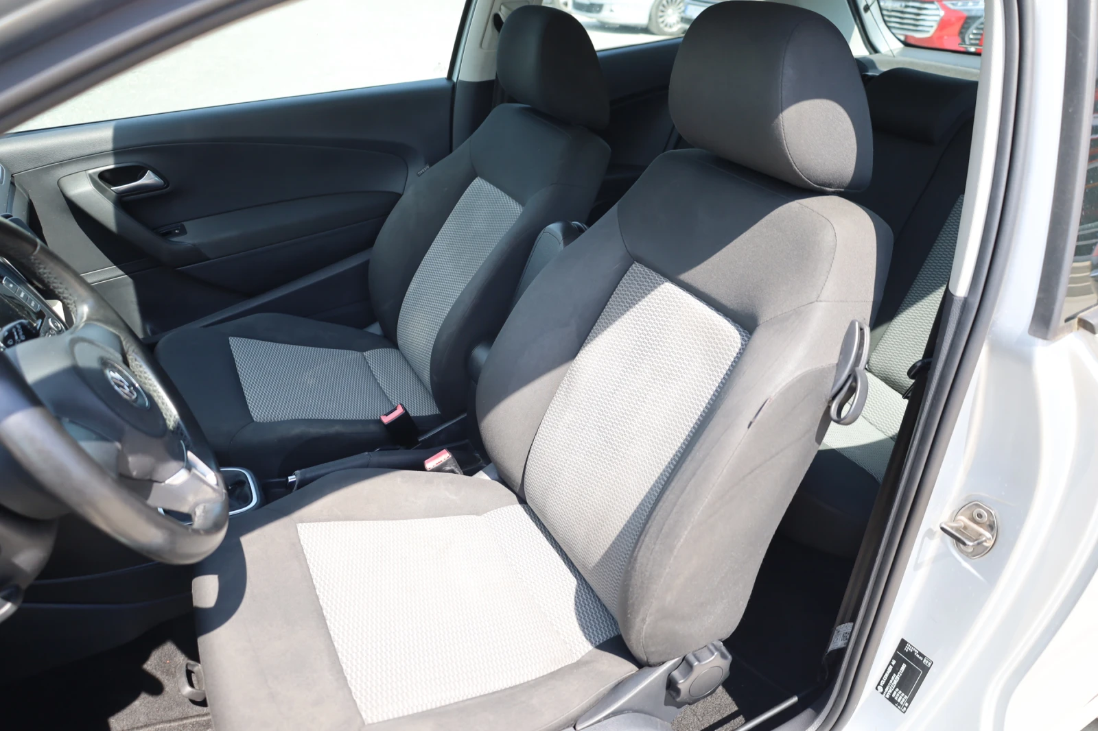 VW Polo 1.2 Бензин, снимка 13 - Автомобили и джипове - 54476098