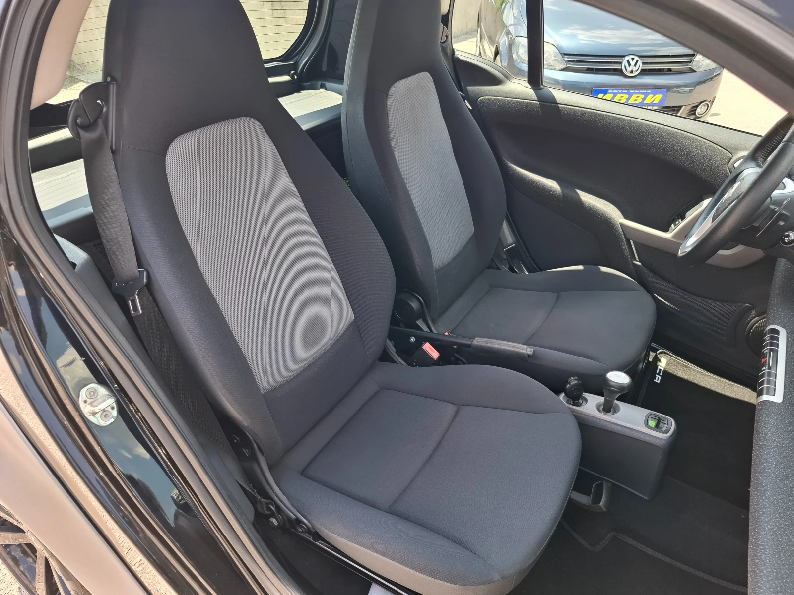 Smart Fortwo 1.0i COUPE, снимка 9 - Автомобили и джипове - 54833977