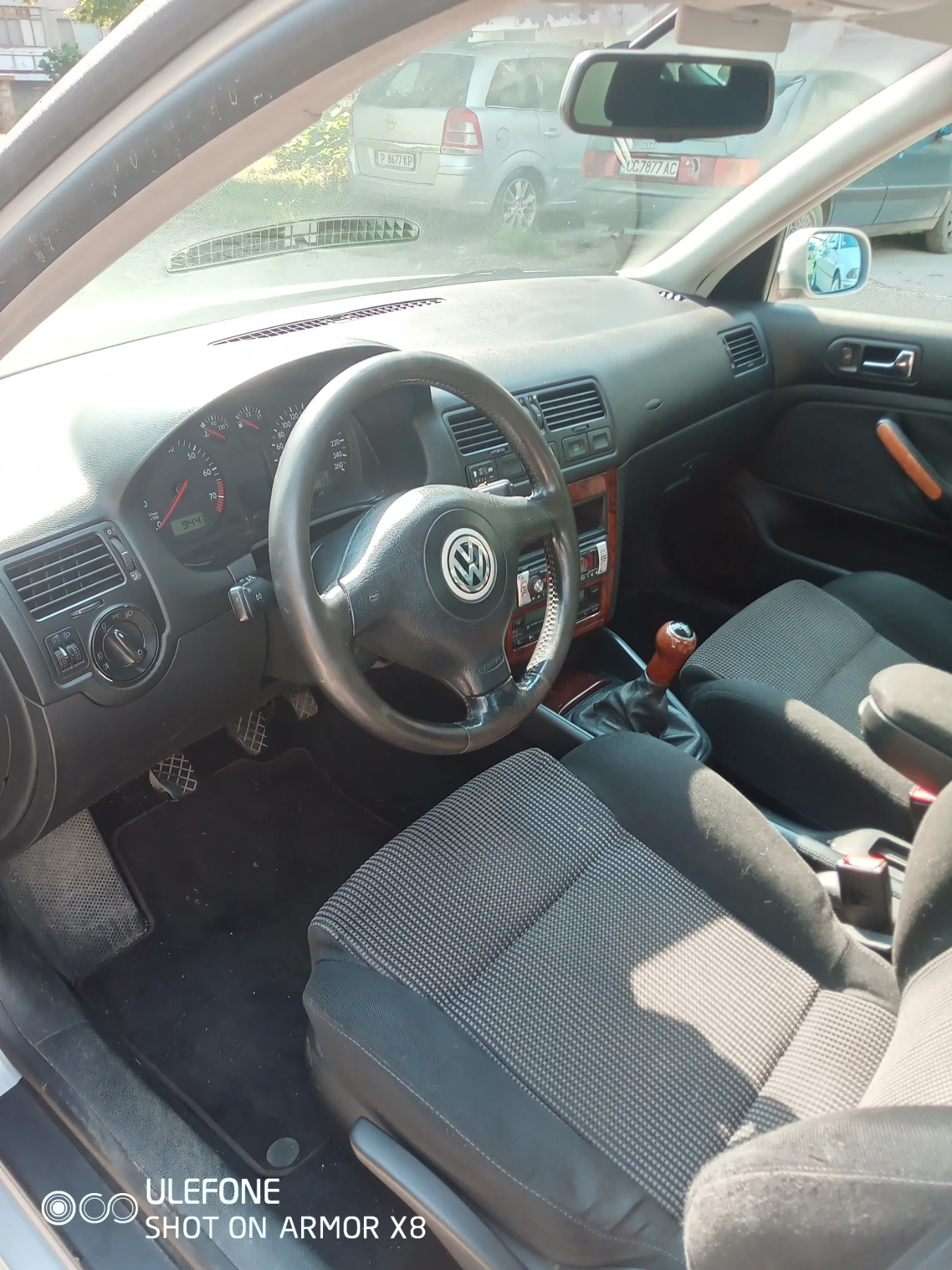 VW Bora 1, 6; 101к.с. Бензин и газ, снимка 5 - Автомобили и джипове - 54891323