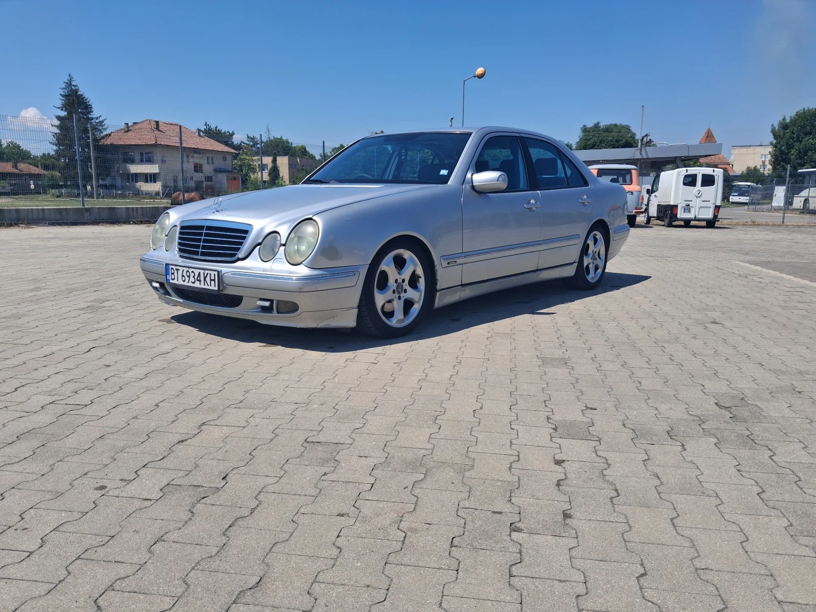Mercedes-Benz E 320 Avangarde, снимка 4 - Автомобили и джипове - 55333153