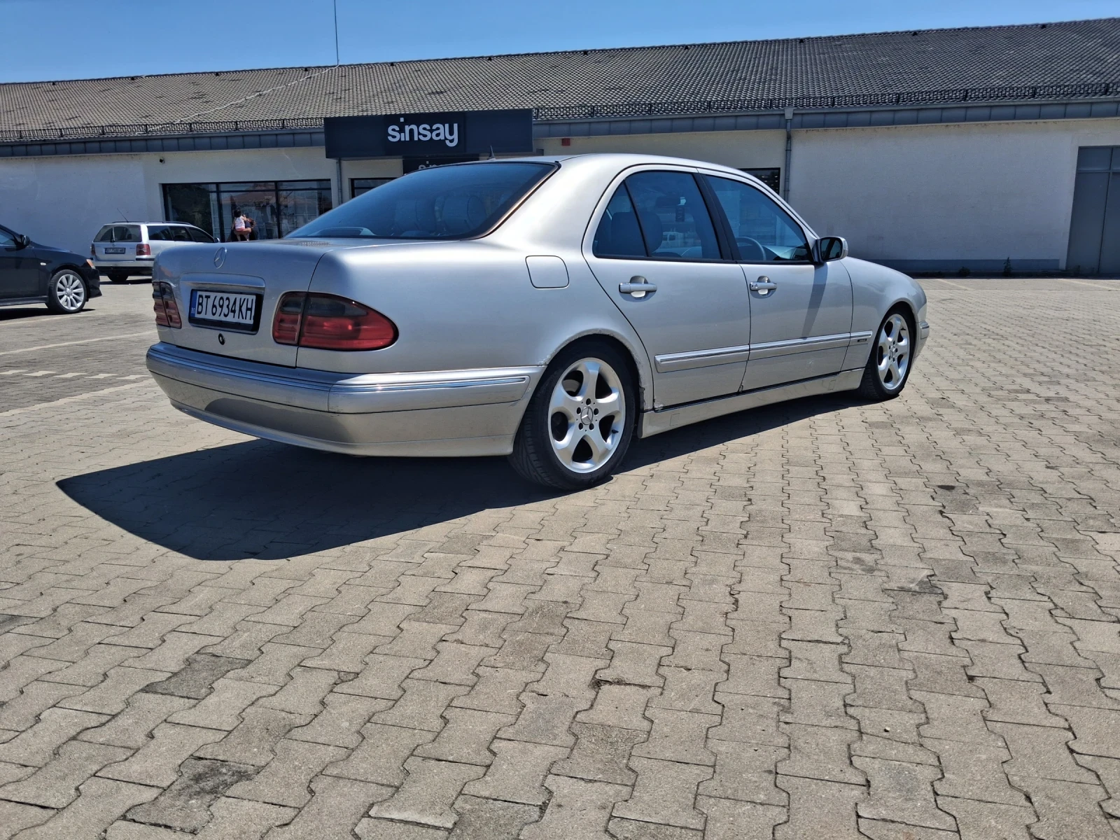 Mercedes-Benz E 320 Avangarde, снимка 11 - Автомобили и джипове - 55333153