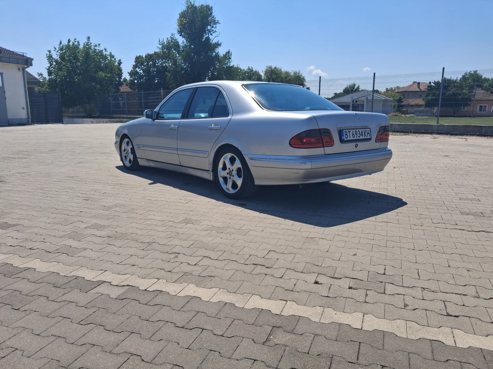 Mercedes-Benz E 320 Avangarde, снимка 10 - Автомобили и джипове - 55333153