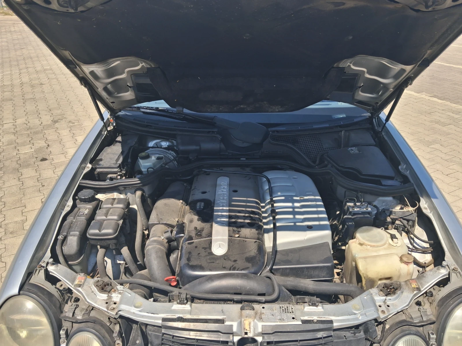 Mercedes-Benz E 320 Avangarde, снимка 5 - Автомобили и джипове - 55333153