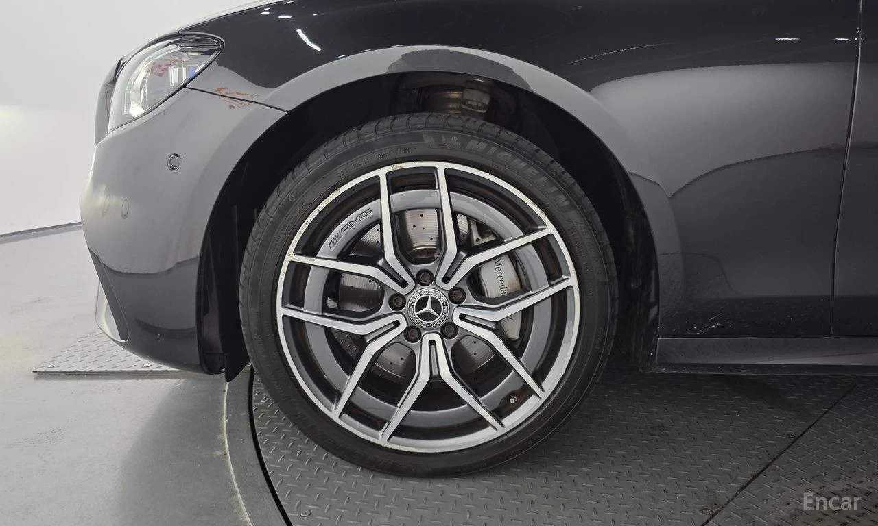 Mercedes-Benz E 220 4MATIC* AMG* BURMESTER* DISTRONIC* 360* КРАЙНА ЦЕН, снимка 5 - Автомобили и джипове - 55445771
