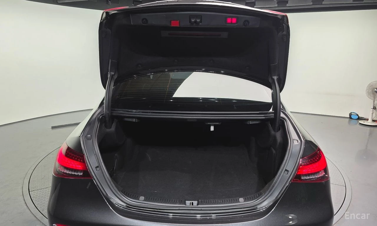 Mercedes-Benz E 220 4MATIC* AMG* BURMESTER* DISTRONIC* 360* КРАЙНА ЦЕН, снимка 7 - Автомобили и джипове - 55445771