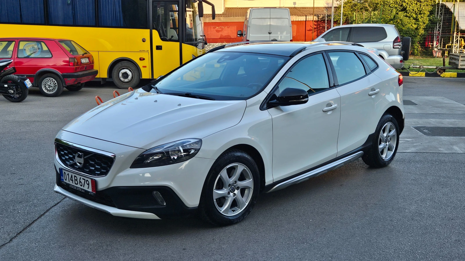 Volvo V40 Cross Country D3 AVTOMAT/TOP SUSTOQNIE, снимка 2 - Автомобили и джипове - 55503350