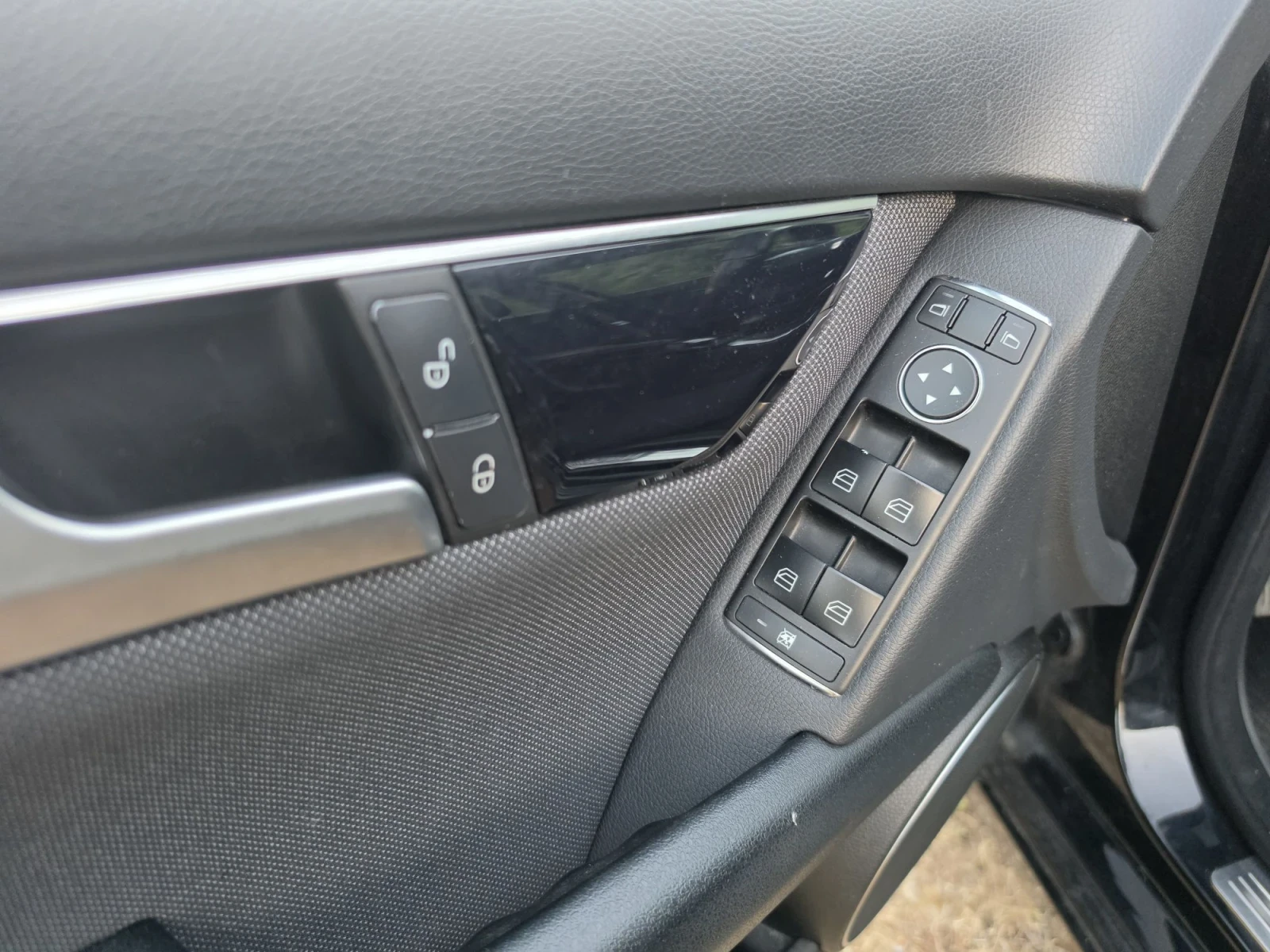 Mercedes-Benz C 220 ГАРАЖЕН АВТОМОБИЛ, снимка 11 - Автомобили и джипове - 55996517