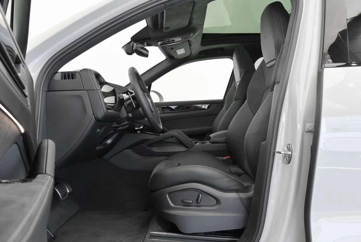 Porsche Cayenne GTS/500HP/BOSE/MULTISCREEN/360/PANO/993v, снимка 15 - Автомобили и джипове - 53602589