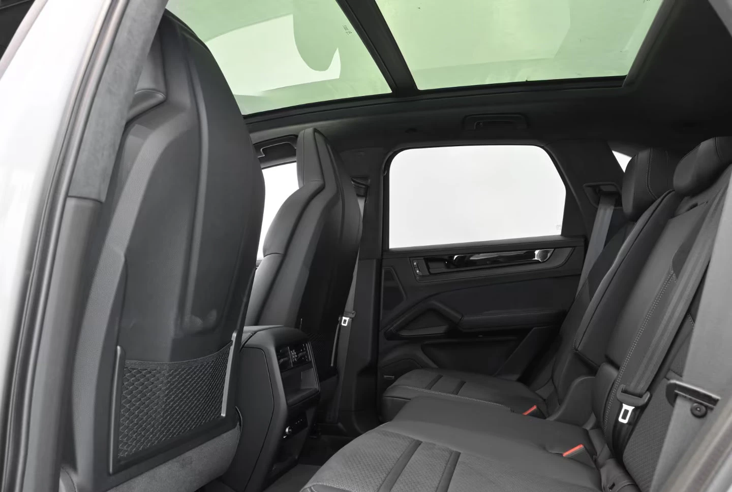 Porsche Cayenne GTS/500HP/BOSE/MULTISCREEN/360/PANO/993v, снимка 16 - Автомобили и джипове - 53602589