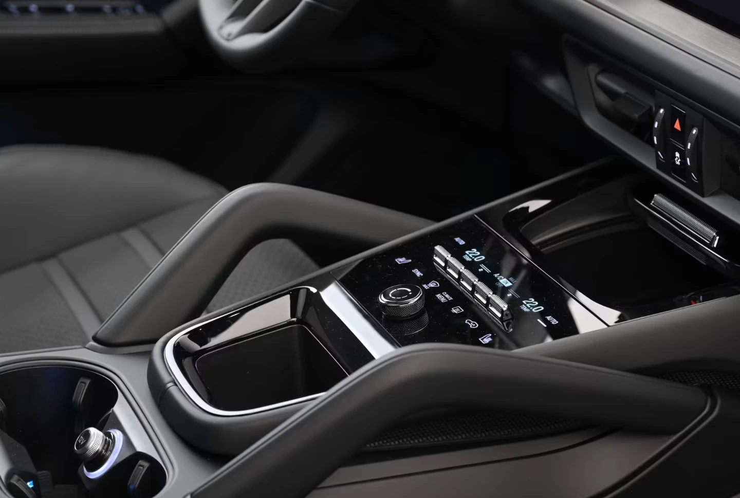 Porsche Cayenne GTS/500HP/BOSE/MULTISCREEN/360/PANO/993v, снимка 13 - Автомобили и джипове - 53602589