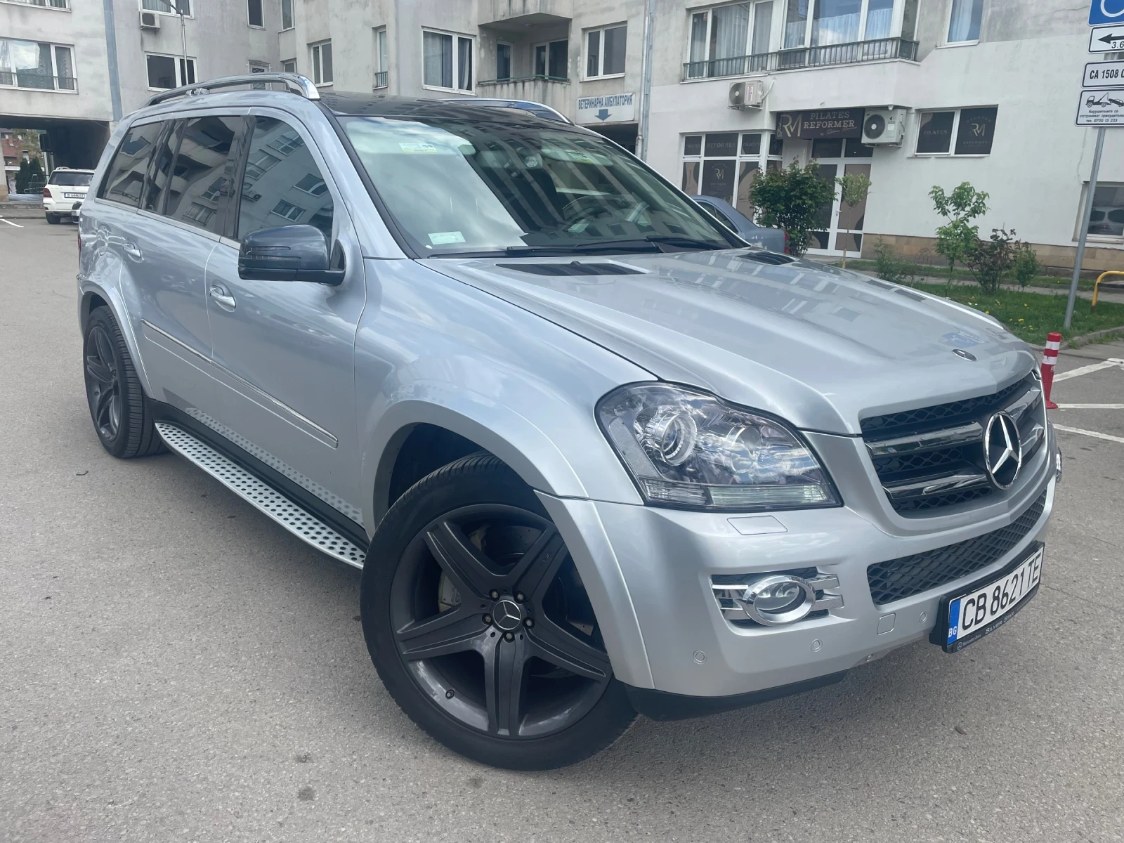 Mercedes-Benz GL 450 4 Matic 🔝 LPG AMG пакет, снимка 2 - Автомобили и джипове - 54421598