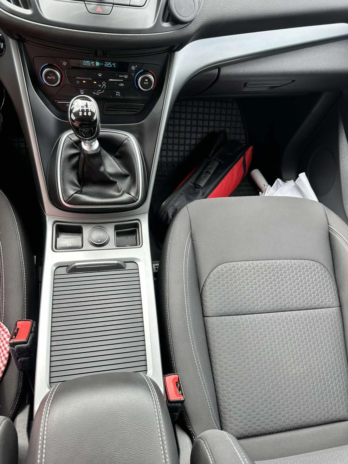Ford Kuga 1.5 EcoBoost, снимка 10 - Автомобили и джипове - 55040270