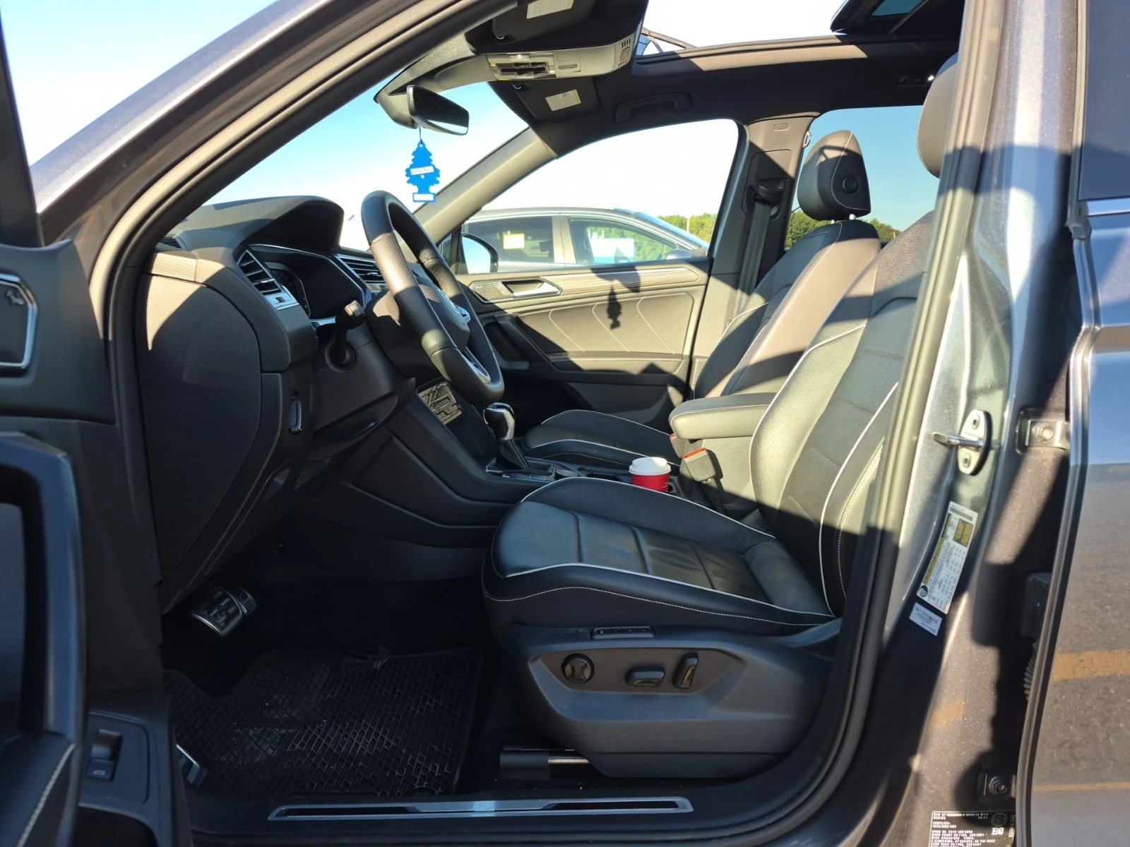 VW Tiguan Highline R Line / 360 / Fender / Обдухване /carfax, снимка 5 - Автомобили и джипове - 56029471