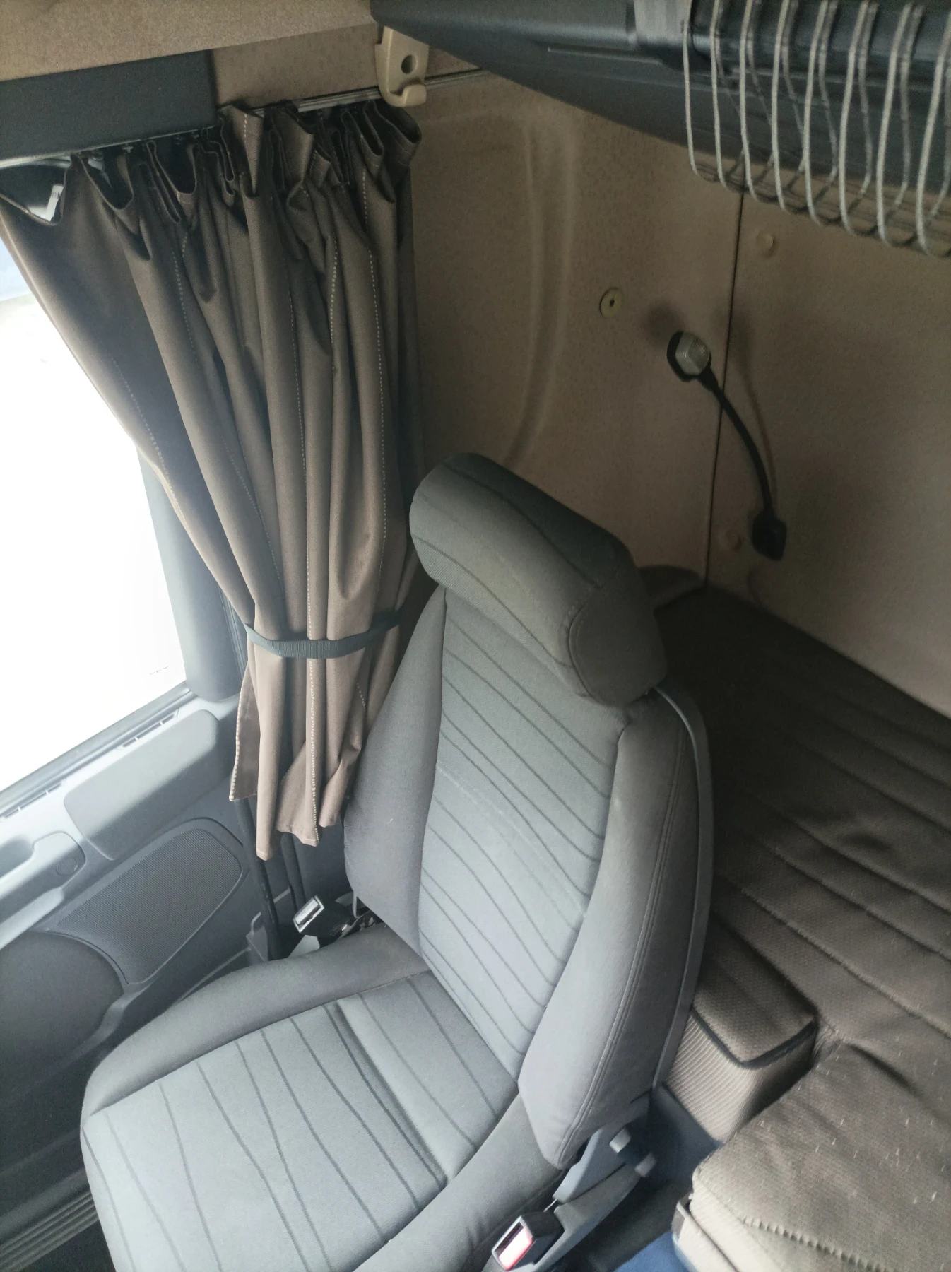 Scania R 420 Топ състояние, ретардер, Сгъваем борд, снимка 11 - Камиони - 54590459