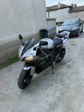  Yamaha YZF-R1