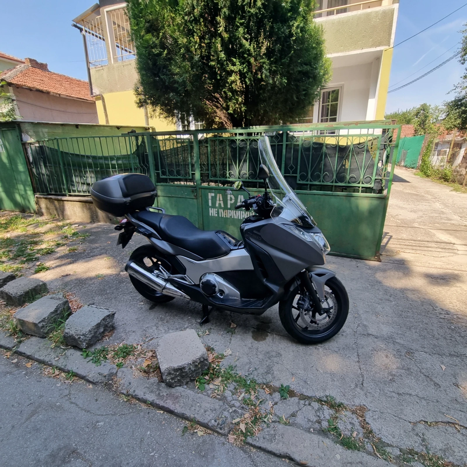 Honda Integra 750