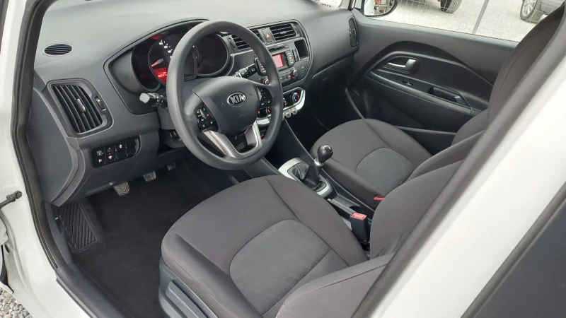 Kia Rio 1.3i ПЕРФЕКТЕН, снимка 9 - Автомобили и джипове - 47943826