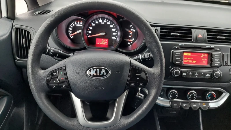 Kia Rio 1.3i ПЕРФЕКТЕН, снимка 13 - Автомобили и джипове - 47943826