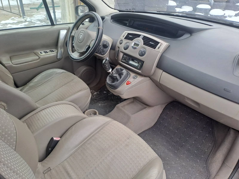 Renault Scenic 1.6i, снимка 5 - Автомобили и джипове - 48713233