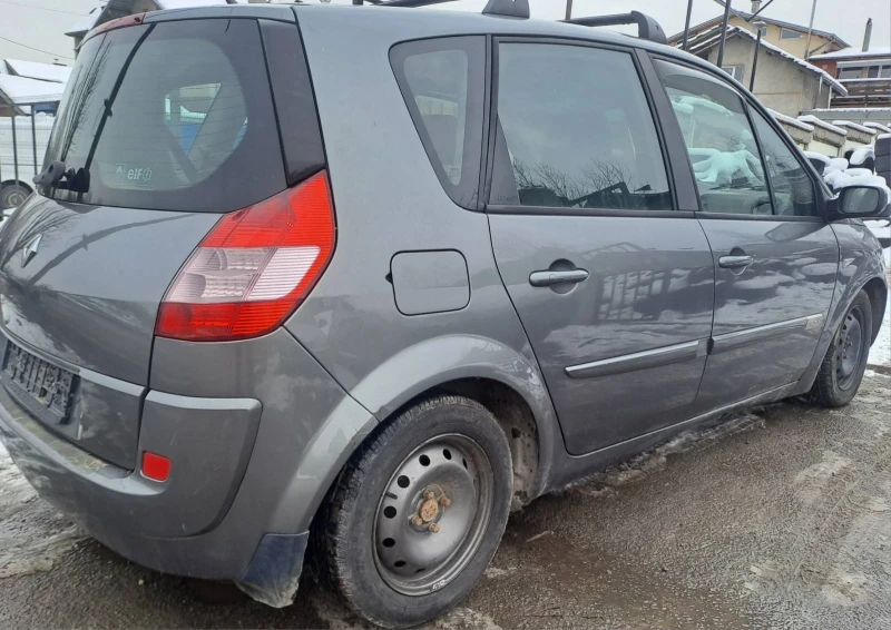 Renault Scenic 1.6i, снимка 4 - Автомобили и джипове - 48713233