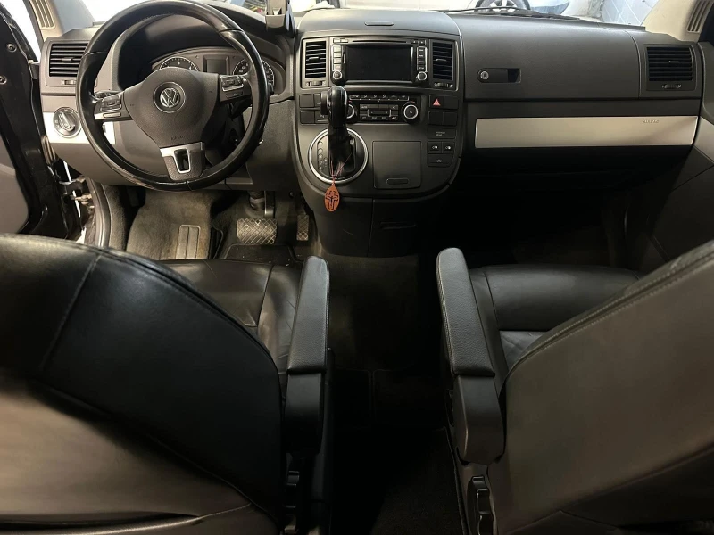 VW Multivan 7места , снимка 13 - Автомобили и джипове - 49184612